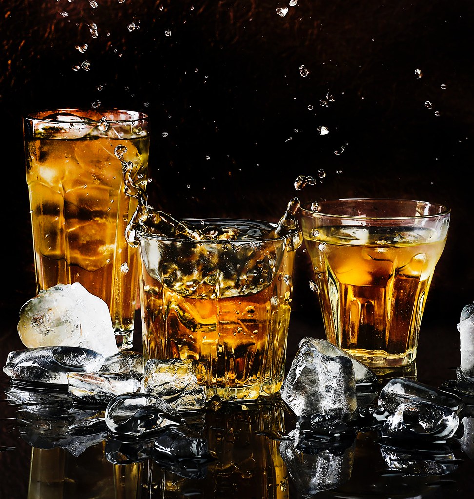 Glenfarran 12 Year Single Malt 위스키 잔과 얼음